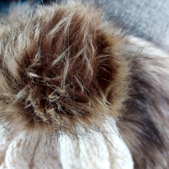 Cream Cable Knit Hat with Faux Fur Pom - Picture 3 of 3